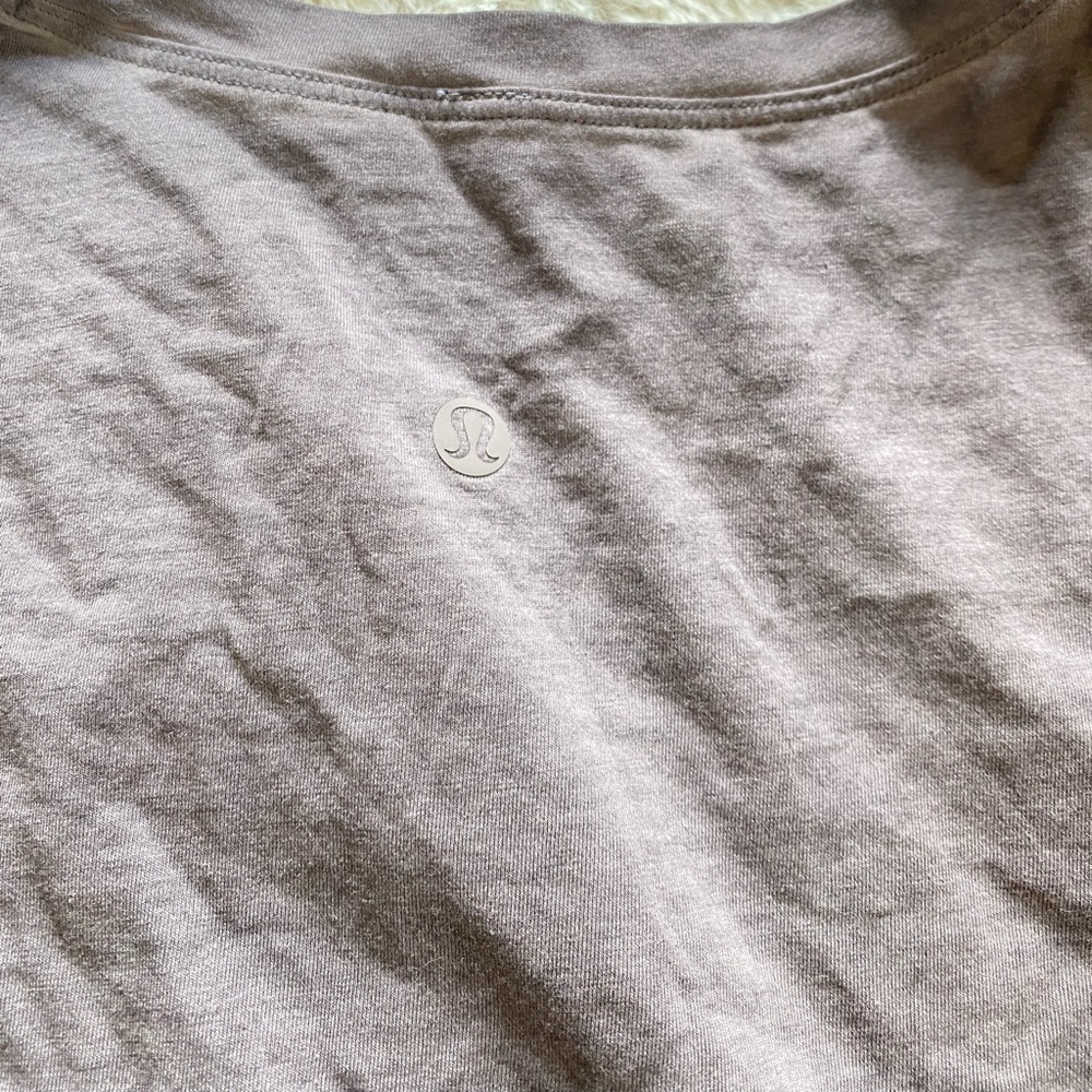 Lululemon crop shirt